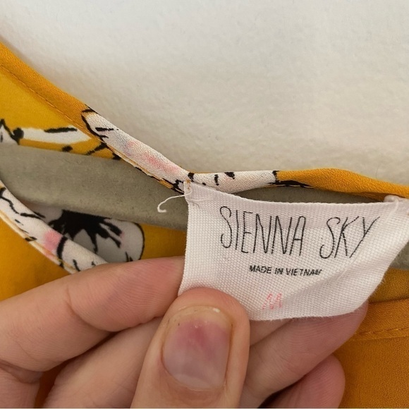 Anthropology Sienna Sky Mustard Yellow Floral Off Shoulder Ruffle Blouse Medium - Picture 2 of 5